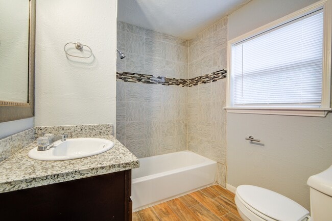 Building Photo - 206 Frawley St