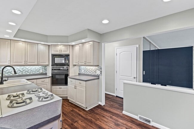 Building Photo - 130 Brooklawn Dr