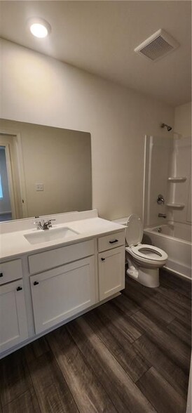 Building Photo - 303 Hynes Dr