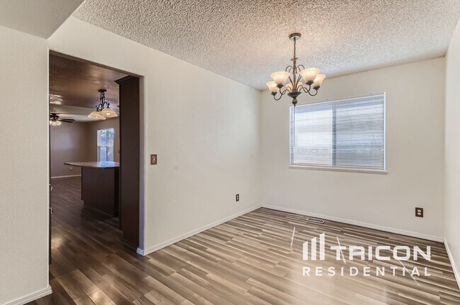 Building Photo - 862 Marshall Dr
