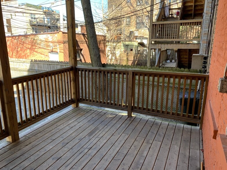 Building Photo - 1468 W Winnemac Ave