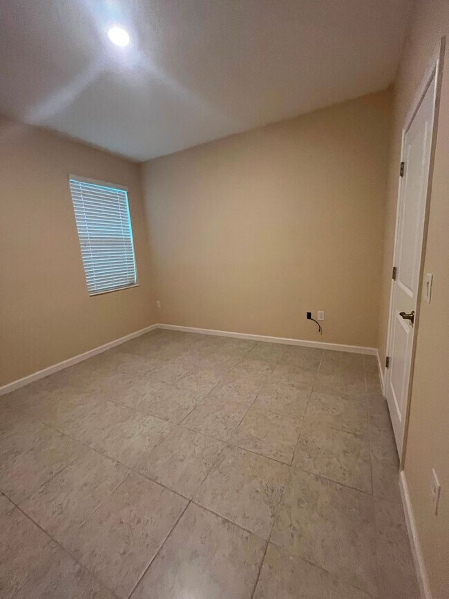 Building Photo - Beautiful 3-Bedroom + Flex Room Home for Rent in Sawgrass Plantation