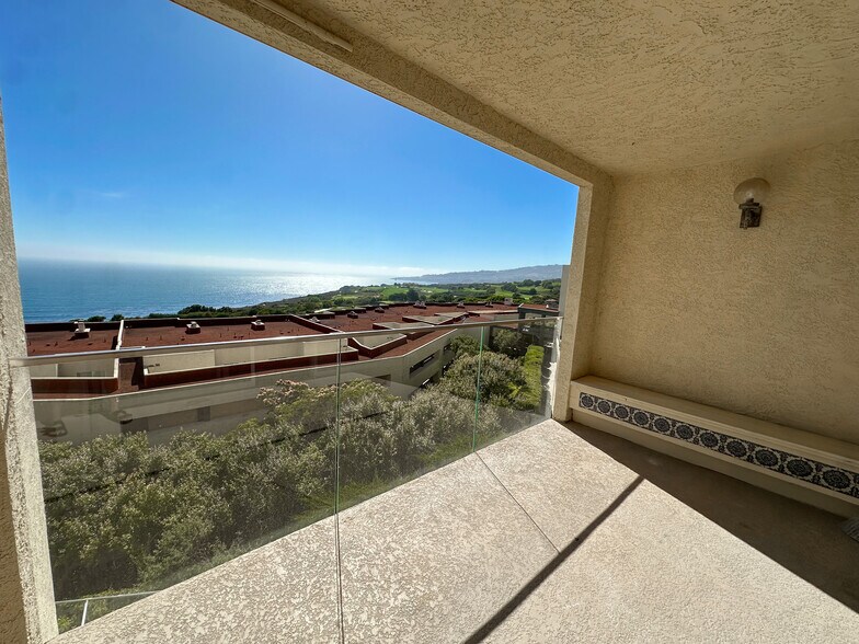 Building Photo - 3200 La Rotonda Dr