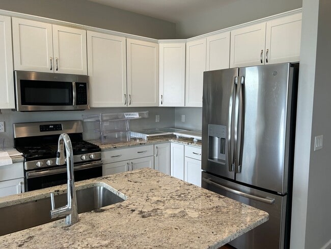 Building Photo - Available in August - Spacious 4 Bedroom, 3 Bathroom Home in the Linn-Mar School District