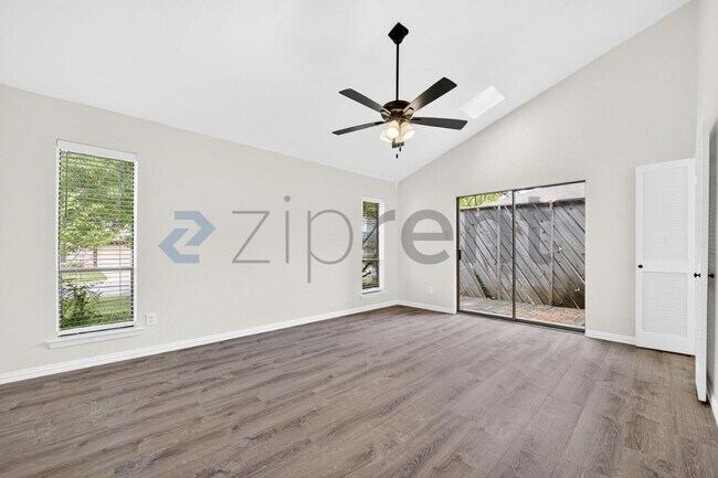 Building Photo - 1006 Tulane Dr