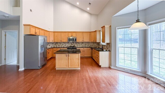 Building Photo - 8811 Singleton Ct