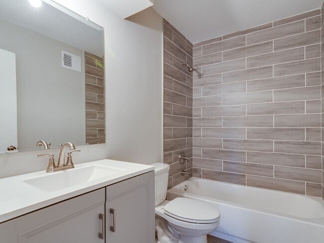 Building Photo - Spacious 4BR/2BA home in Fox Meadows - NEW...