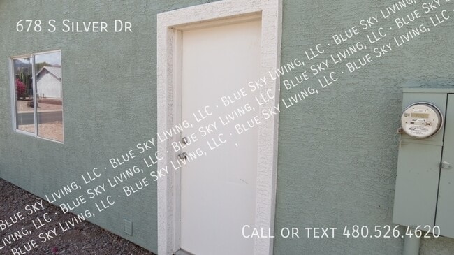 Building Photo - 678 S Silver Dr
