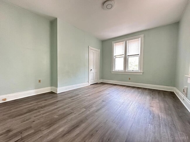 Building Photo - 623 Riddle Rd