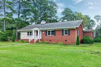 Building Photo - 121 S Main St