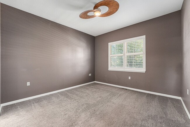 Building Photo - 3 bed/3 bath Amazing House close to Stanle...