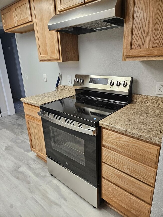 Building Photo - $1700 A MONTH - 3 BEDROOM 2 BATH HOME IN LEAVITT LAKE