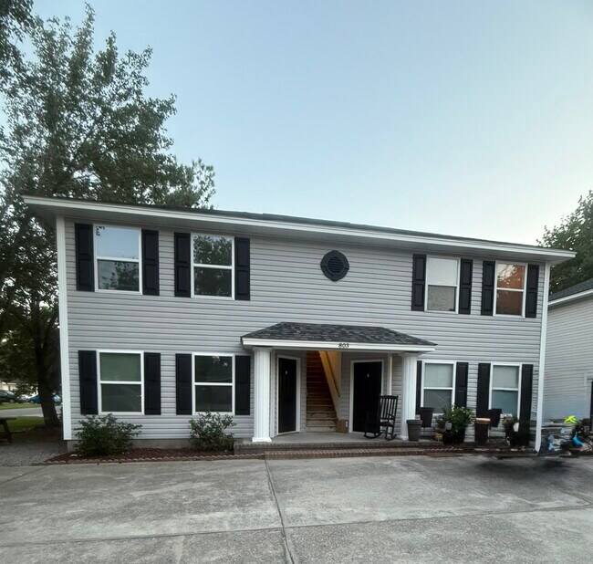 Building Photo - 803 6th Ave S