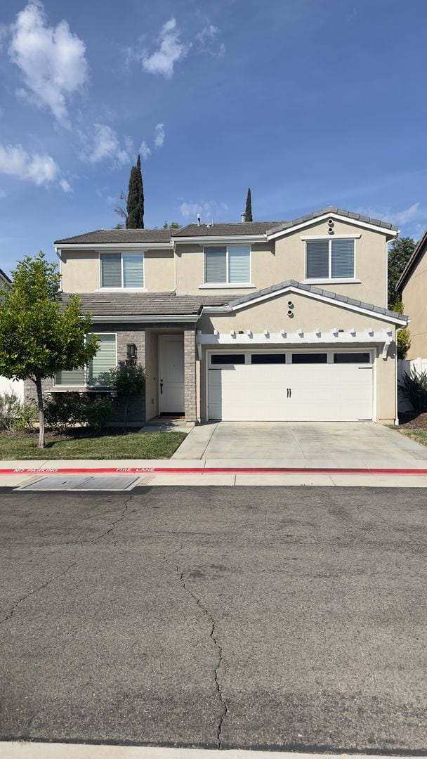Building Photo - Stunning 5-Bedroom + Bonus loft  Home in t...