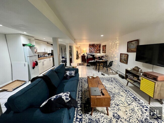 Building Photo - 1BR 1BA Townhouse All Utilities Included On Tree Lined Bushwick/Ridgewood Border