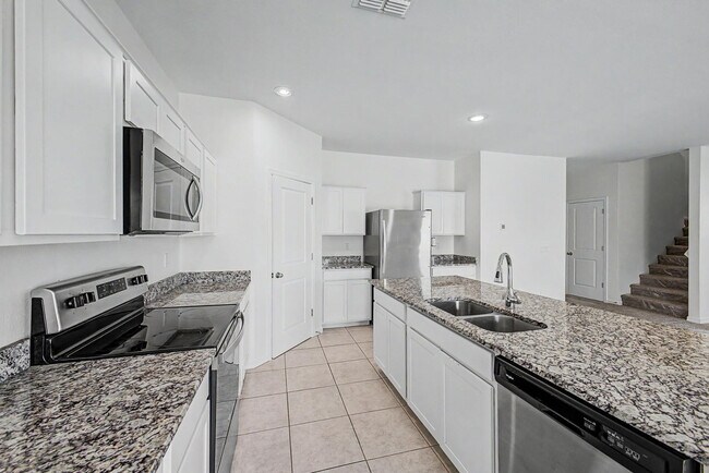 Building Photo - 35450 W Santa Clara Ave