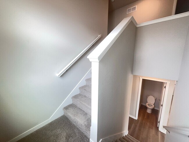 Building Photo - 1619 Port Royal Dr – 4 Bed/2.5 Bath in Belterra (Papillion) | Open Concept, Fireplace, Walk-In Pa...