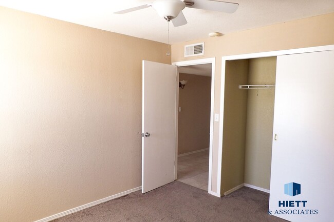 Building Photo - Gorgeous Upper Valley rental home