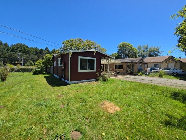 Building Photo - Studio cottage near Cal Poly Humboldt offers remodeled interior