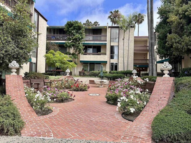 Building Photo - JUST BLOCKS TO THE BEAUTIFUL WIND AND SEA BEACHES!