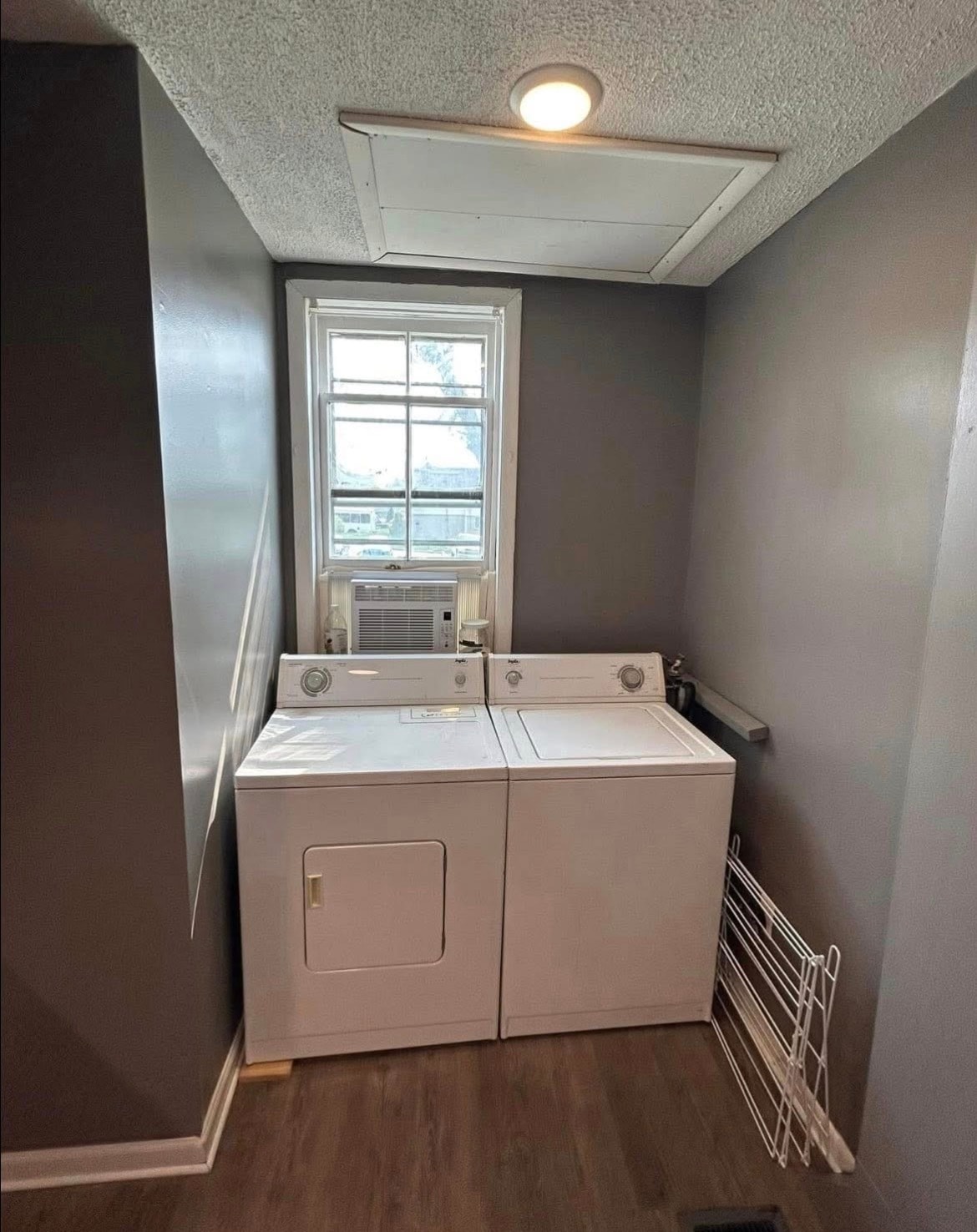 Washer and Dryer Included - 24 N Washington St