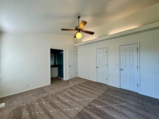 Building Photo - 2200 W Rockypoint Dr