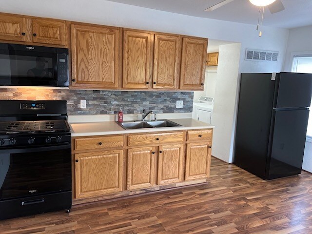 Kitchen - 4225 W Southport Rd