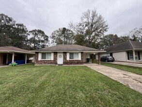 Building Photo - Charming Home in the Highly Desirable Zachary School District!