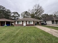 Building Photo - Charming Home in the Highly Desirable Zachary School District!