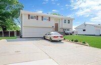 Building Photo - 1707 Manatuck Blvd