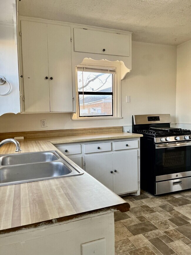 Building Photo - 2201 28th St