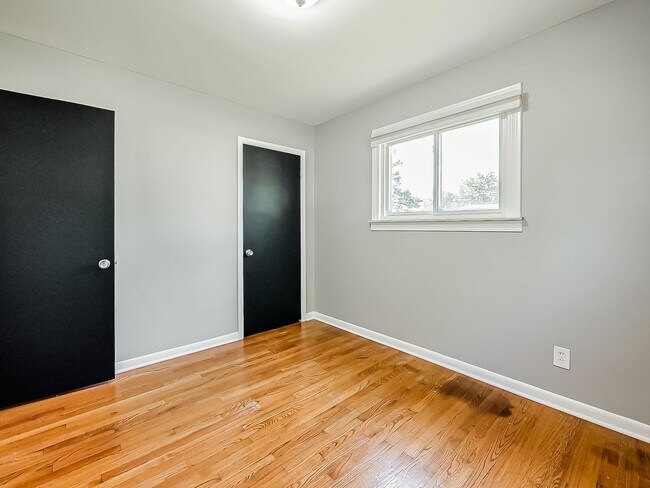 Building Photo - Charming 3-Bedroom Ranch in the Heart of Garden City