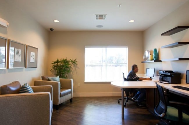 Business Center - Braeburn Village