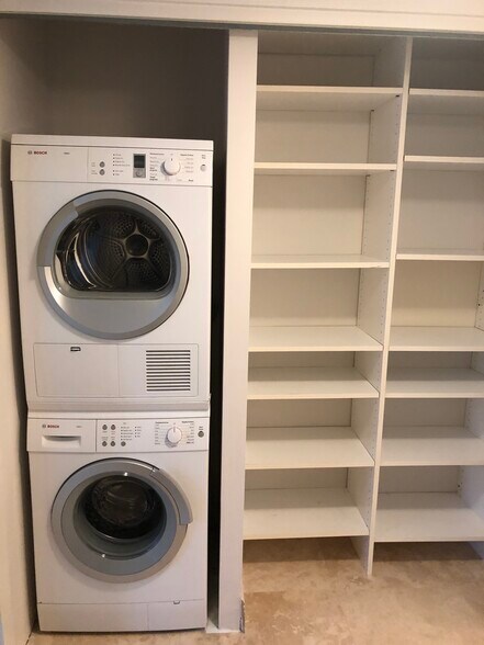 Building Photo - 8877 Collins Ave