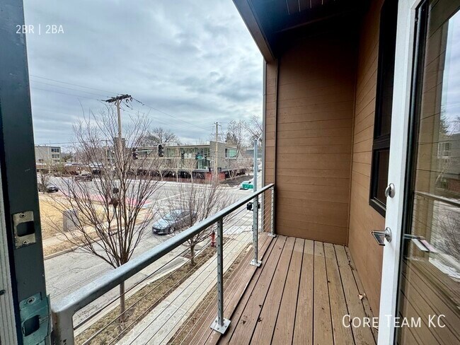 Building Photo - 662 E 63rd St