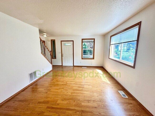 Building Photo - Beautiful 3-Bedroom House with 2.5 Bathroo...