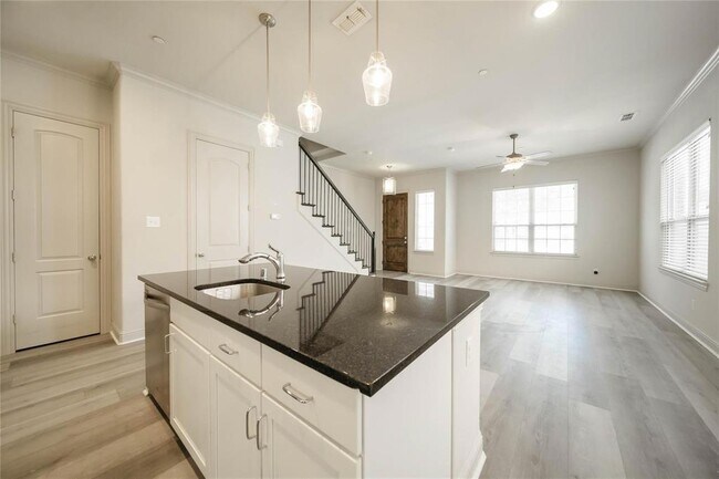 Building Photo - 2745 Troutt Dr