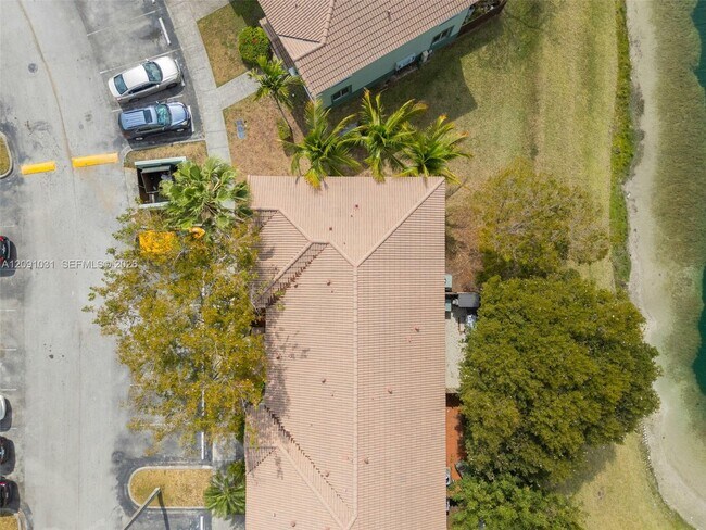Building Photo - 2712 SE 15th Pl