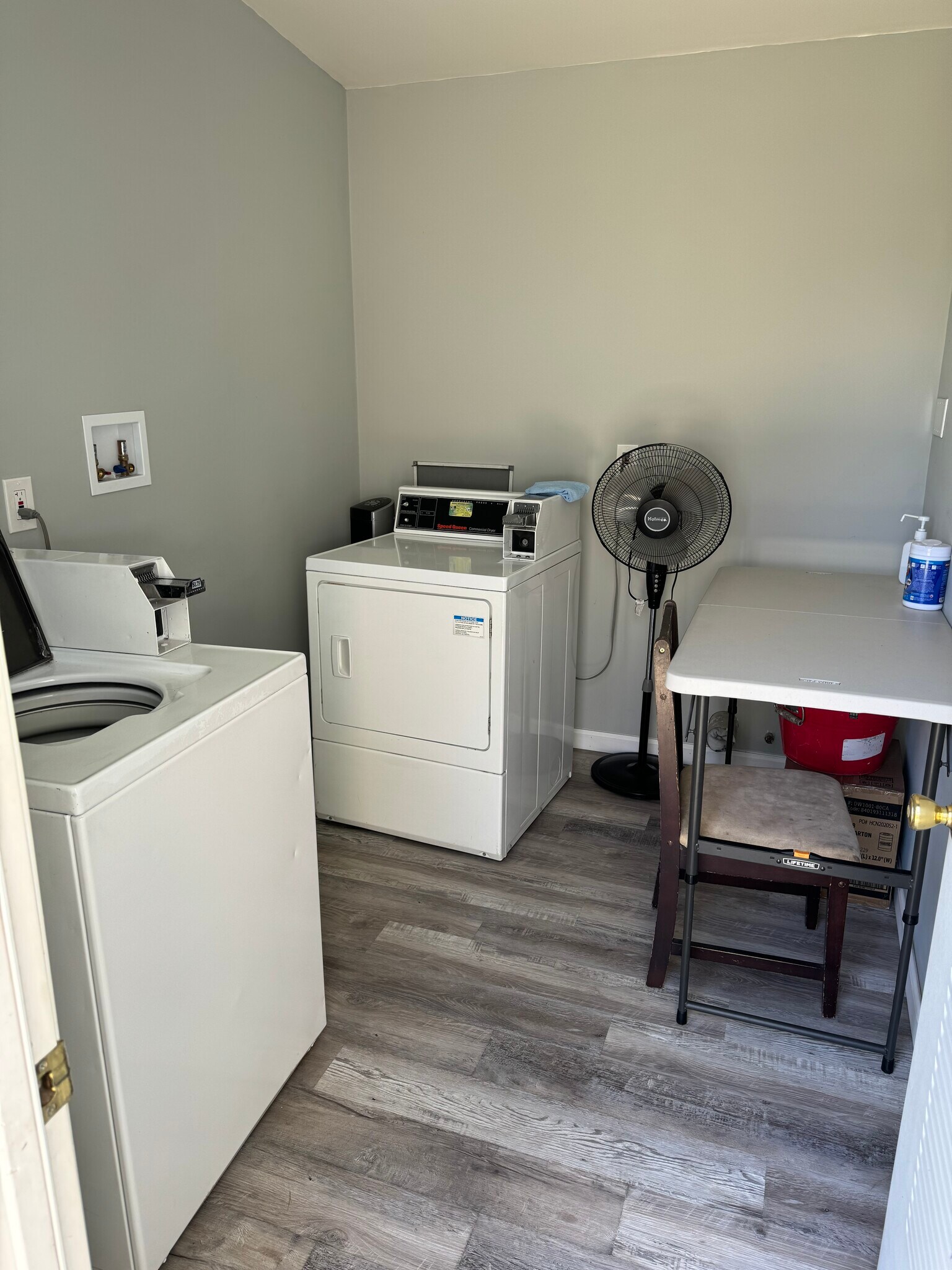 Building Photo - 43 W 52nd St