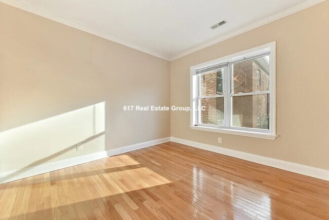 Building Photo - 168 Newton St