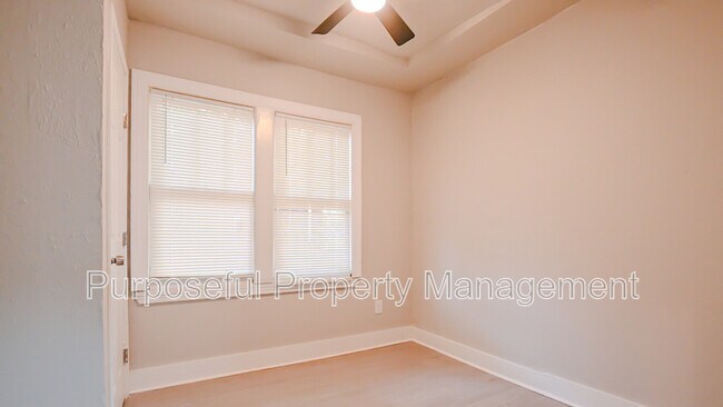 Building Photo - 2201 Glen Ellyn St