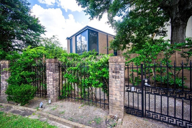 Building Photo - 6311 Riverview Way