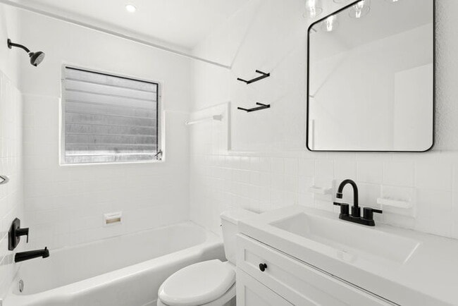 Building Photo - NEWLY RENOVATED Home For Rent in St Peters...