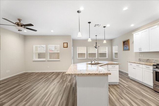 Building Photo - 6200 Fowler Ave