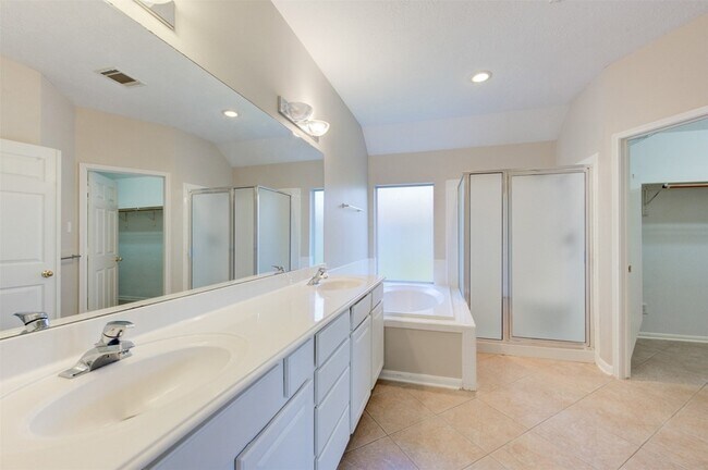 Building Photo - 9026 Robinhoods Well Dr
