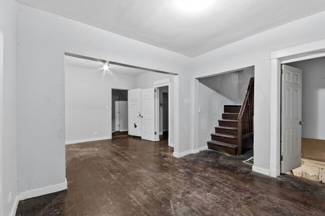 Building Photo - 6913 S Throop St