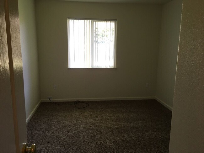Building Photo - Windsor Estates in Pine Grove!