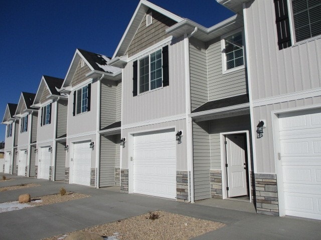 Primary Photo - **Move-In Discount** 3 Bed 2.5 Bath -Newer...