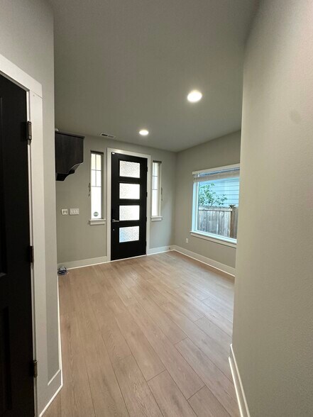 Building Photo - 16808 1st Ave W