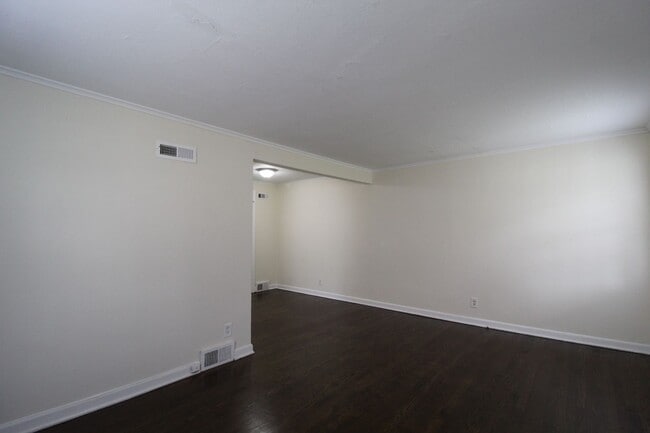 Building Photo - One Bedroom Duplex in North Kansas City